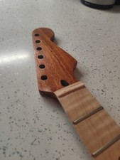 Manico per Fender Stratocaster in Mogano con tastiera in Acero Marezzato