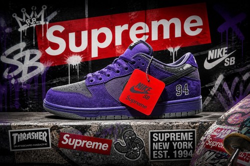 Supreme nike dunk low - supreme,