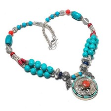 Collana con pietre preziose turchesi corallo rosso gioielli nepalesi fatti...