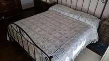 Coperta Copriletto “primo letto” di pizzo all’uncinetto, fatta a mano, bianca.