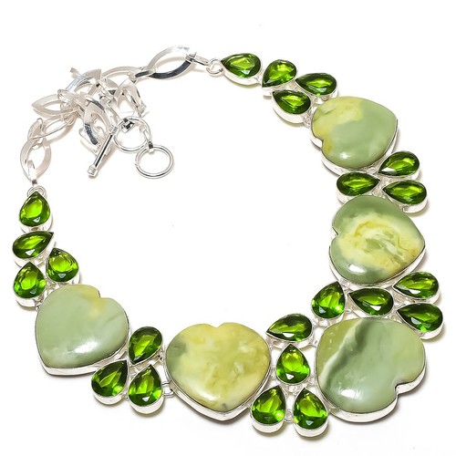 Collana con pietre preziose