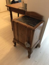 Comodino in legno con piano di marmo