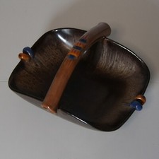 Preziosa ciotola con manico