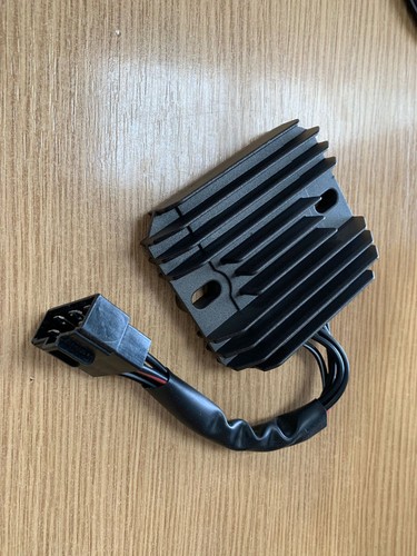 Regolatore raddrizzatore per - regolatore,