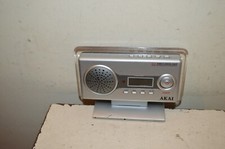 POSTE RADIO HORLOGE  PORTABLE AKAI SR-158  BAND FM/MW/LW FONCTIONNE