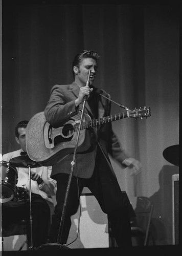 Elvis presley 1956 palco - elvis,