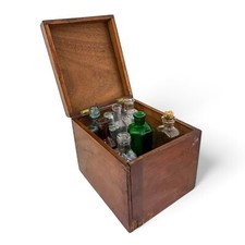 Antica scatola da farmacia