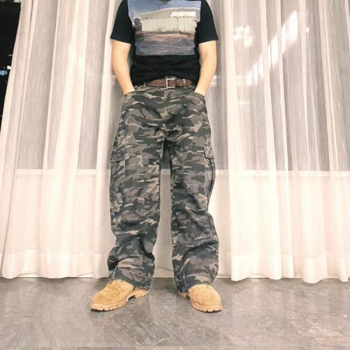 Pantaloni mimetici oversize