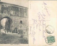 PIGLIO BELLA IMMAGINE CON CHIOSCO BAR E PIGLIOSE IN POSA FOTOGRAFICA-61231