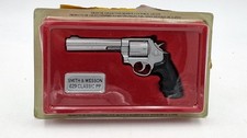 PISTOLE & REVOLVER " SMITH &