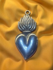 Ex voto metallo bagno argento 7x3,5 cm vintage milagros cuore fiamma sacro
