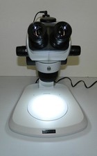 NUOVO Microscopio stereozoom con supporto palo illuminato Huvitz