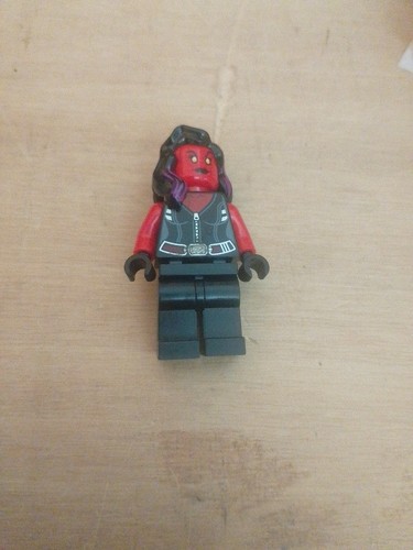 Lego she hulk rossa minifigure - lego,