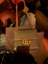 Borsa Gucci Marmont in Pelle Nera con Catena Dorata - Eleganza Classic