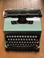 Olivetti typewriter lettera32