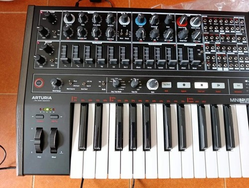 Arturia minibrute - minibrute, 2