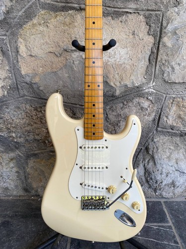 Amazing fender stratocaster - amazing,