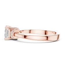 Anello femminile con diamanti
