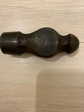 Vecchio martello senza manico - vecchio,