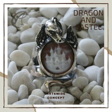 Anello DRAGON AND CASTEL unisex in Argento 925%. Drago con castello su cammeo