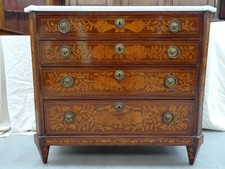 Comò in mogano finemente