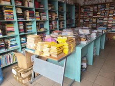 Lotto stock 100 libri di ogni genere leggi descrizione spedizione Gratis