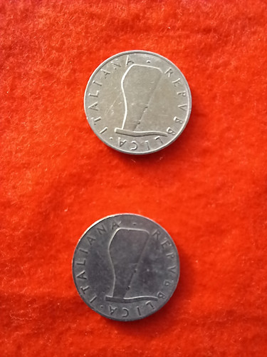 Due monete 5 lire - due,