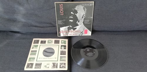 Louis armstrong sings the - sings,