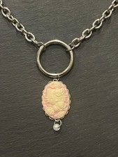 Collana fatta a mano Hello Kitty stile vintage cammeo e perle pastello gotico kawaii 