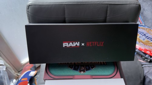 Wwe raw netflix debutto mini - wwe,