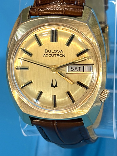 Bulova accutron 2182g - '76,