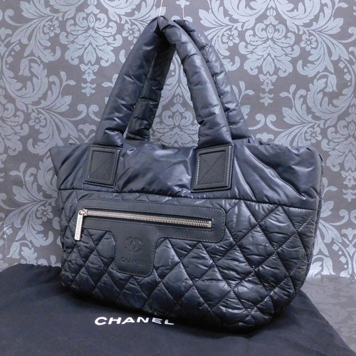 Borsa tote nera trapuntata