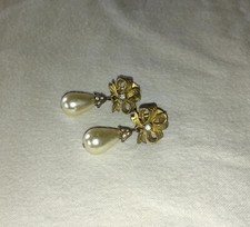 De Nicola Faux Pearl Dangle