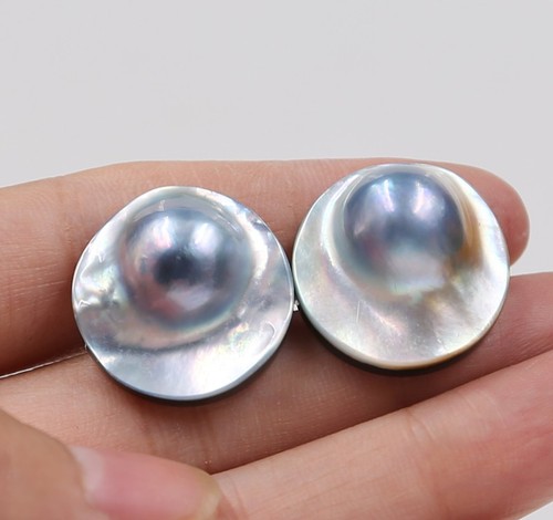 Borchia cabochon iridescente