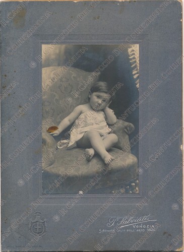Ritratto bambina seduta - bambina,