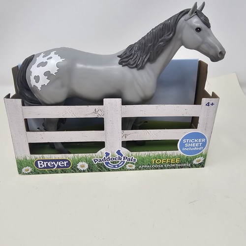 Breyer paddock pals toffee - paddock,