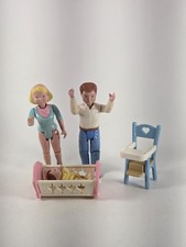 1993 Fisher Price Loving Family casa delle bambole mamma, papà, bambino, seggiolone letto