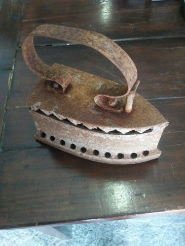 Vecchio ferro stiro con - vecchio, da