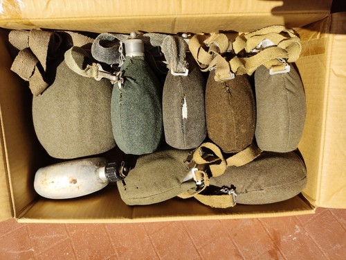 Stock borracce esercito - borracce,