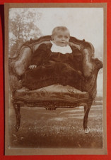 FOTO PHOTO FUTURISMO BAMBINA SU POLTRONA MONTAGGIO SU SFONDO NATURA PRIMI 900 C.