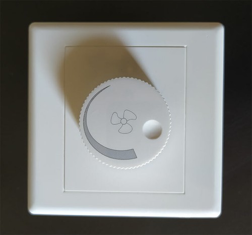 Dimmer regolatore intensità