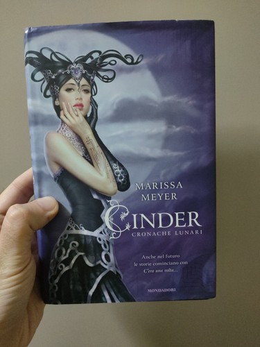 Marissa meyer cinder - marissa,