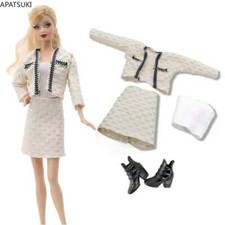 Set di vestiti bianchi poco