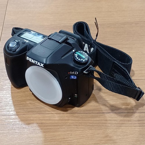 Pentax ist ds2 digital slr - ist,