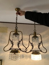 2 lampadari a sospensione con pendenti a gocce di vetro. 