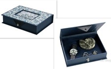 UNA CASSETTA PORTAGIOIE