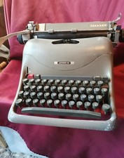 Macchina da scrivere Olivetti