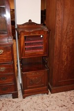 Piccolo cabinet inglese della seconda metà del 1800 stile Vittoriano in mogano