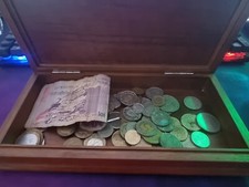 Cassetta Porta Gioielli Con Monete Dal Mondo