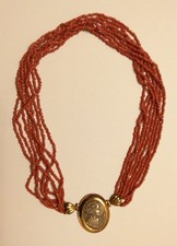 COLLANA D'EPOCA CORALLO ROSSO MULTIFILO E CHIUSURA CAMMEO IN ARGENTO